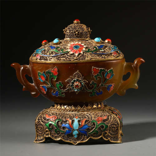 A FINE CHINESE AGATE INLAID GILT DOUBLE HANDLD LIDDED CENSER