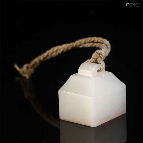 A CHINESE HETIAN WHITE JADE CARVED SQUARE SEAL