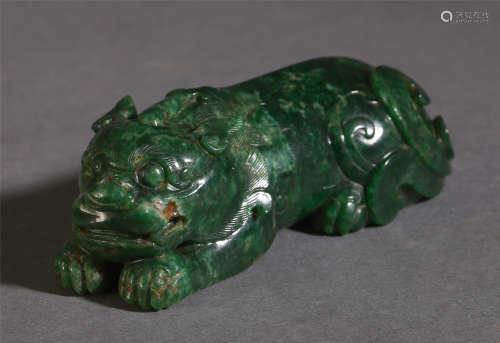 AN ANCIENT CHINESE JADEITE CARVED BEAST TABLE ITEM
