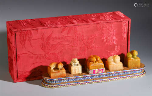 FIVE OF  CHINESE TIANHUANG STONE CARVED BEAST SEAL AND MACHING BOX