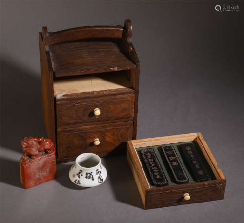 CHINESE CELADON JADE CARVED SEAL AND CUP IN ROSEWOOD CASE