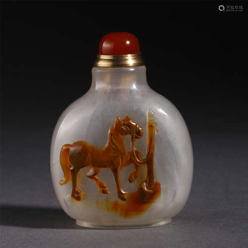 CHINESE AGATE CARVED HORSE SNUFF BOTTLE