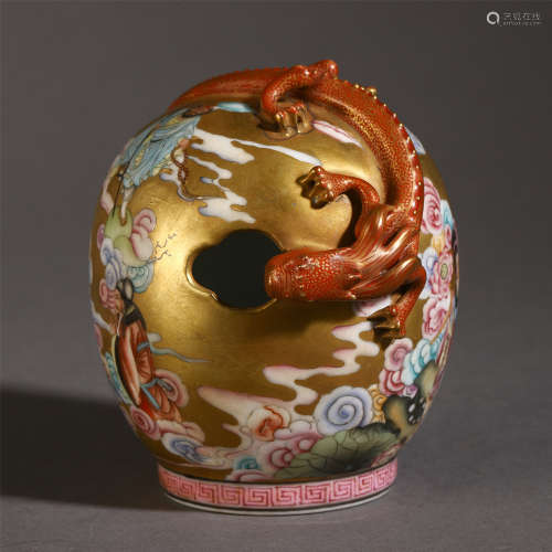 A FINE CHINESE FAMILLE ROSE FLOWER CARVED DRAGON JAR