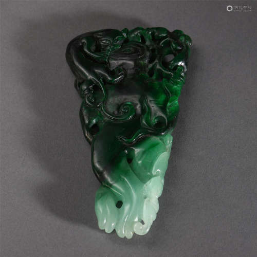 AN ANCIENT CHINESE JADEITE CARVED BEAST TABLE ITEM