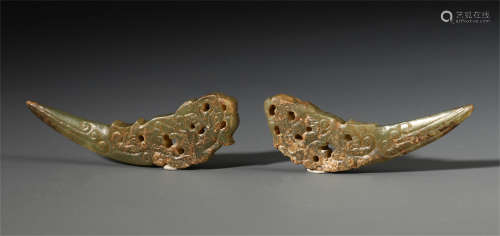 A PAIR OF CHINESE ANCIENT JADE CARVED TABLE ITEM