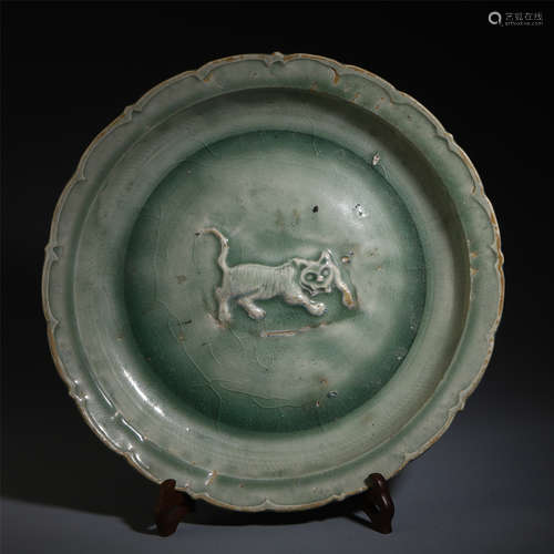 A CHINESE PORCELAIN CELADON GLAZE CARVED BEAST DISH