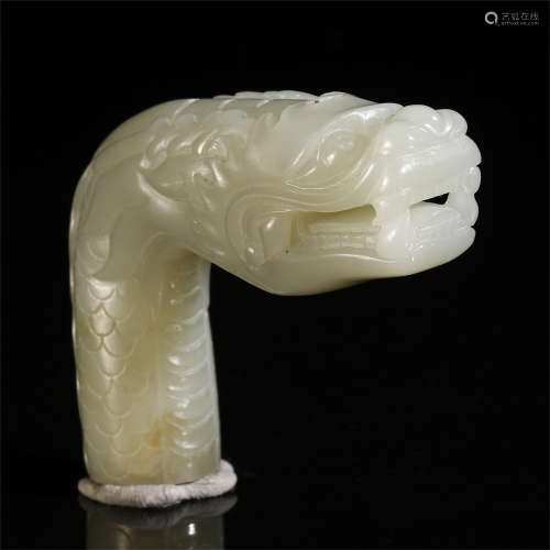 A CHINESE ANCIENT JADE CARVED DRAGON HEAD TABLE ITEM