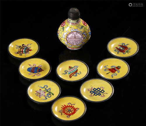 A SET OF CHINESE PORCELAIN ENAMEL FLOWER SNUFF BOTTLE AND DISHES