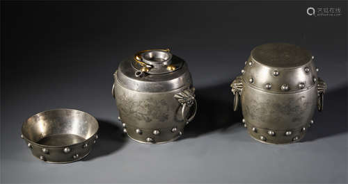 A CHINESE  SILVER CARVED FLOWER DOUBLE HANDLE JAR