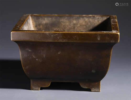 A CHINESE ANCIENT BRONZE SQUARE CENSER