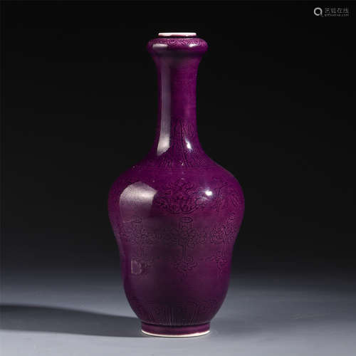 A CHINESE PORCELAIN PURPLE GLAZE FLOWER BOTTLE