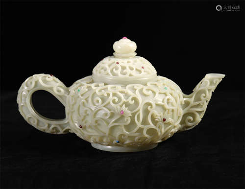 A CHINESE JADE CARVED FLOWER GEM STONE INLAID TEAPOT