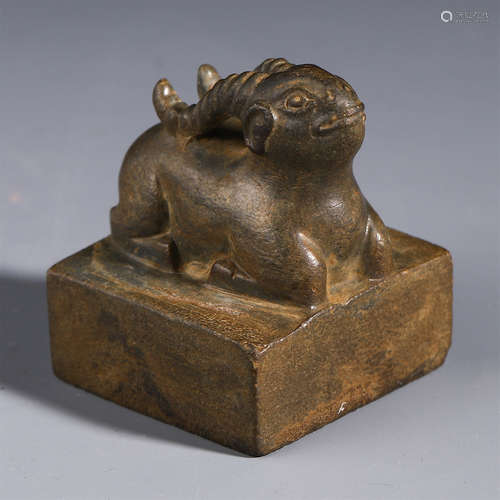 A CHINESE GILT BRONZE CARVED BEAST SEAL