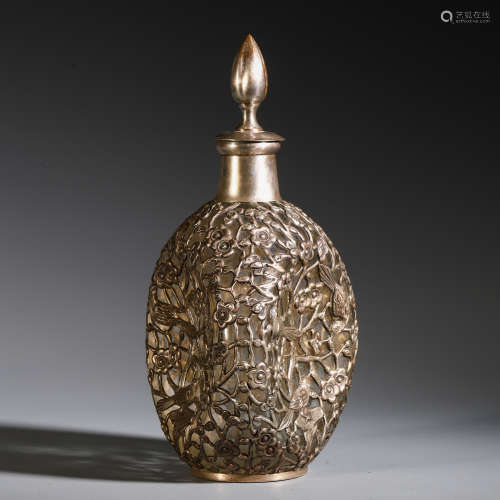 A CHINESE CRYSTALSILVER INLAID LIDDED BOTTLE