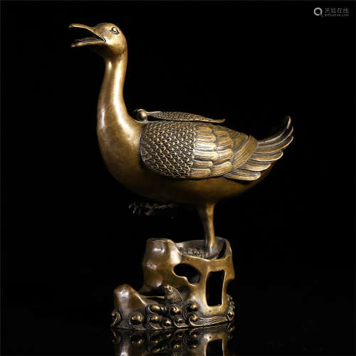 A CHINESE BRONZE CARVED DUCK SHAPED TABLE ITEM