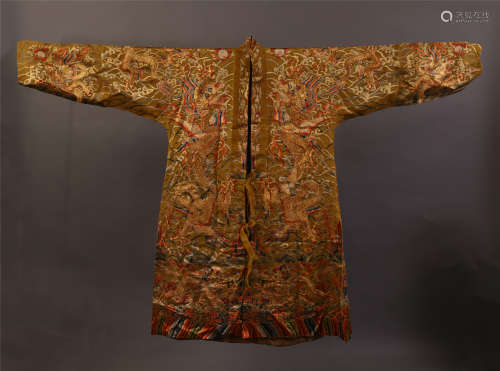CHINESE IMPERIAL SILK EMBROIDERY DRAGONS TMPERIAL ROBE
