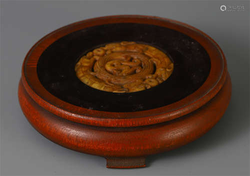 A CHINESE BAMBOOCARVING JADE INLAID TRIPLE FEET STAND