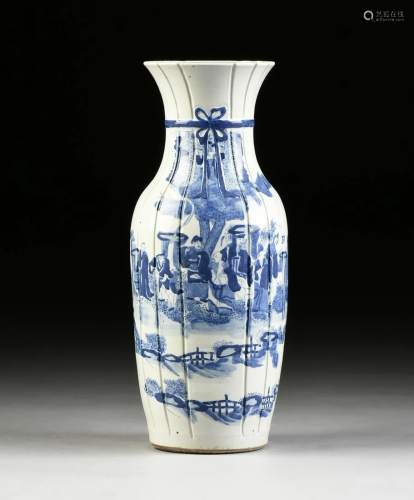 A CHINESE EXPORT BLUE AND WHITE PORCEL…