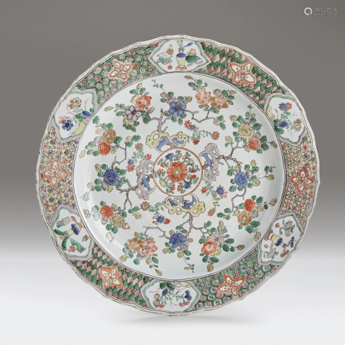 A large Chinese export porcelain famille ve…