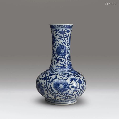A Chinese blue and white porcelain bottle vas…