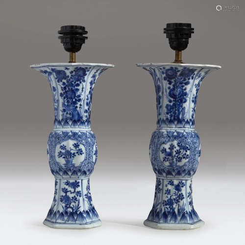 A pair of Chinese blue and white baluster v…