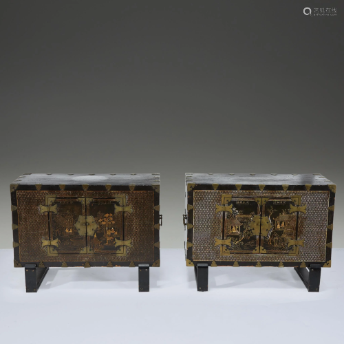 A pair of Korean mother of pearl-inlaid lac…