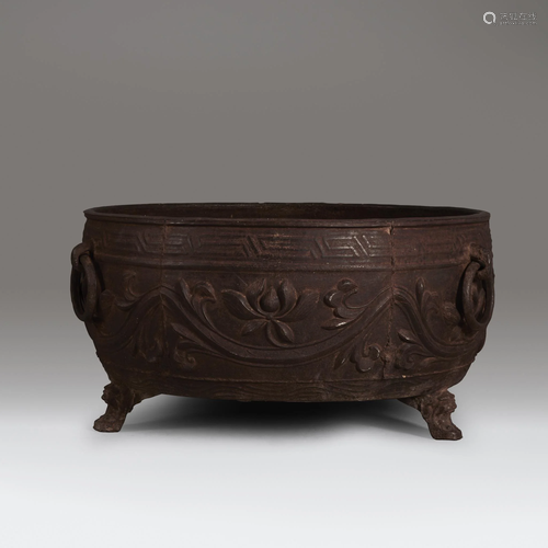 A massive Chinese cast iron basin, Ming dyn…