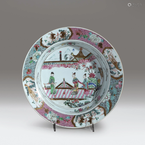 A Chinese famille rose-decorated porcelain b…