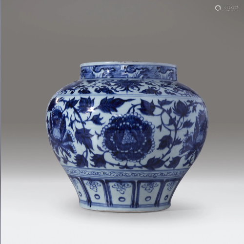 A large Chinese blue and white-decorated porc…