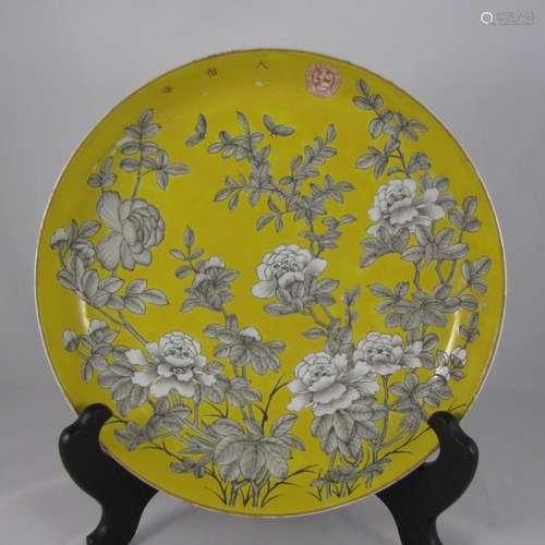 Chinese Qing Dynasty Famille Rose Charger