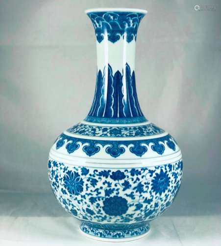 Chinese Blue White Porcelain Vase Qian Long Mark