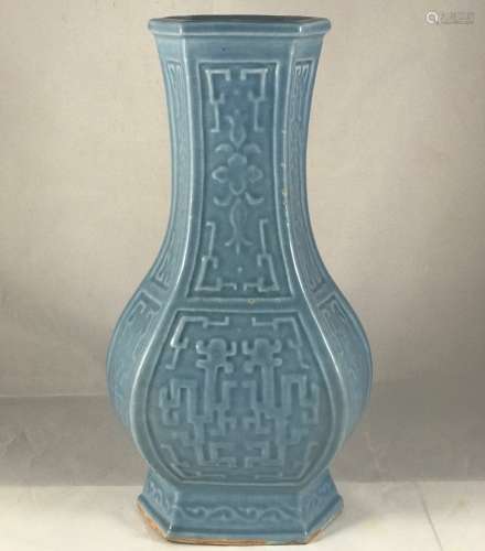 Chinese Qing Dynasty Monochrome Vase