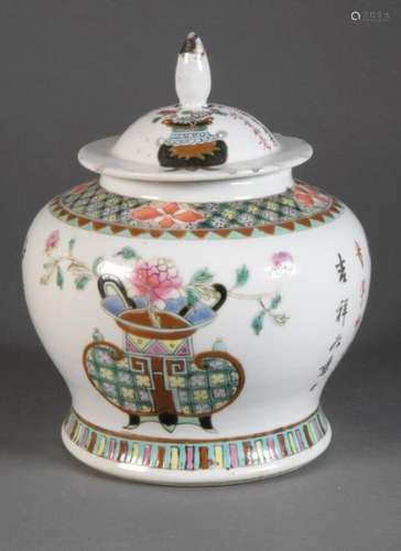 CHINE XXe siècle Petit vase couvert en porcelaine,…