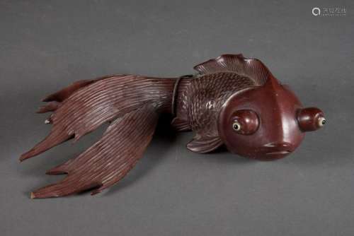 JAPON Vers 1900 Poisson rouge aux yeux globuleux, …