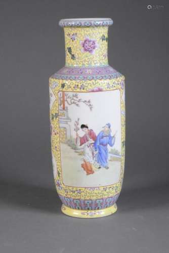 CHINE XXe siècle Vase en porcelaine de forme bambo…