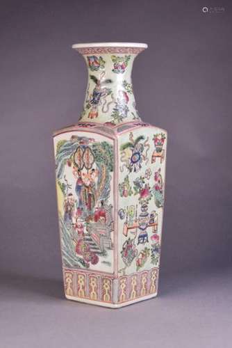 CHINE XXe siècle Vase balustre carré en porcelaine…