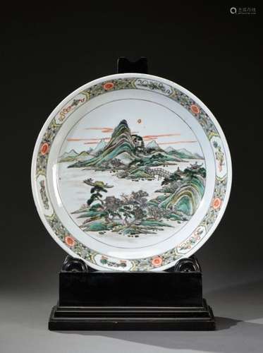 CHINE XIXe siècle Grand plat en porcelaine, à déco…