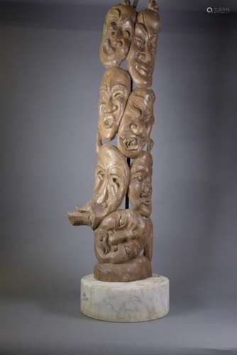 CHINE XXe siècle Grand groupe sculpté en bois, rep…