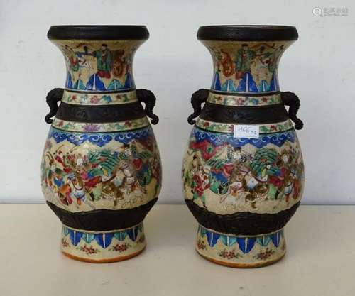 CHINE, Nankin Vers 1900 Paire de vases en faïence …