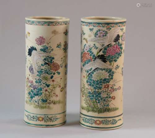 JAPON, Satsuma XXe siècle Paire de vases rouleau e…