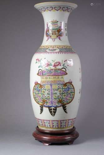 CHINE, Canton Vers 1900 Grand vase en porcelaine, …