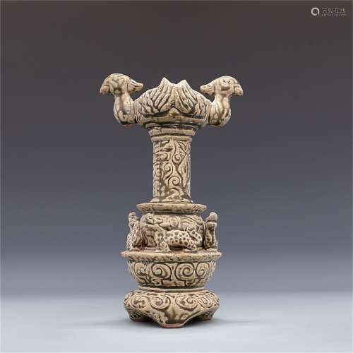 A Chinese Yue-Type Glazed Porcelain Oil Lamp