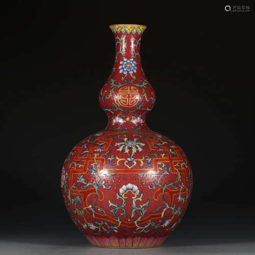 A Chinese Famille Rose carmine Floral Porcelain Gourd-shaped Vase