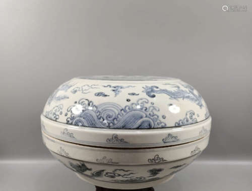 A Chinese Blue and White Dragon Pattern Porcelain Fruits Box