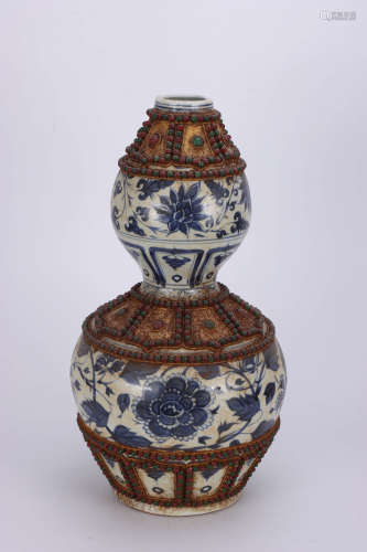 A Chinese Blue and White Jewel Inlaid Porcelain Gourd-shaped Vase
