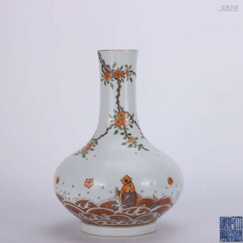 A Chinese Famille Rose Fish and algae grain Porcelain Vase