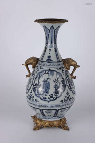 A Chinese Blue and White Porcelain Vase