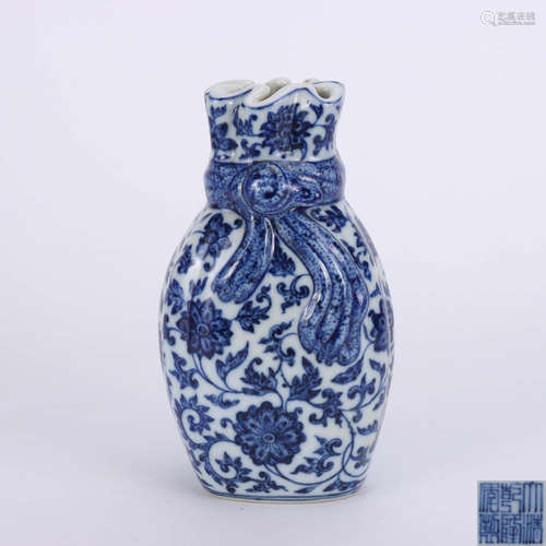 A Chinese Blue and White  Twine Pattern Porcelain Vase