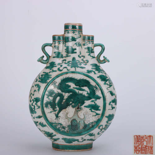 A Chinese Dragon Pattern Porcelain Vase