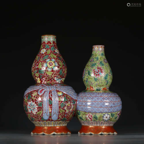 A Chinese Famille Rose Gilt  Twine Pattern Porcelain Gourd-shaped Vase